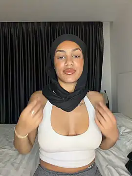 Snapshot of nadiabnssd chatting on 06/18/26, 12:53 nadiabnssd online show from 06/18/26, 12:53