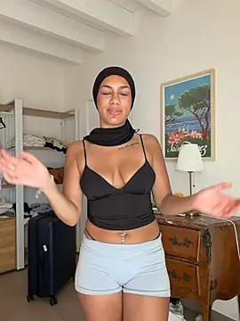 Snapshot of nadiabnssd chatting on 07/16/26, 01:28 nadiabnssd online show from 07/16/26, 01:28