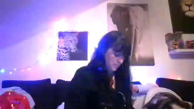 Snapshot of sexujuly88 chatting on 12/20/25, 11:34 sexujuly88 online show from 12/20/25, 11:34