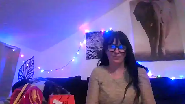 Snapshot of sexujuly88 chatting on 12/21/25, 10:39 sexujuly88 online show from 12/21/25, 10:39