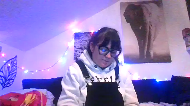 Snapshot of sexujuly88 chatting on 12/22/25, 10:29 sexujuly88 online show from 12/22/25, 10:29