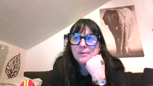 Snapshot of sexujuly88 chatting on 02/13/26, 10:39 sexujuly88 online show from 02/13/26, 10:39