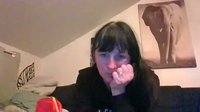 Snapshot of sexujuly88 chatting on 04/15/26, 09:37 sexujuly88 online show from 04/15/26, 09:37