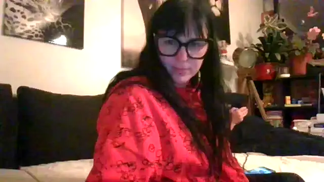 Snapshot of sexujuly88 chatting on 04/18/26, 11:27 sexujuly88 online show from 04/18/26, 11:27