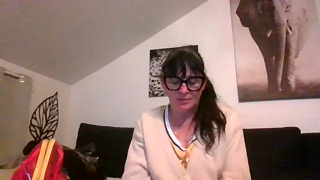 Snapshot of sexujuly88 chatting on 05/10/26, 08:03 sexujuly88 online show from 05/10/26, 08:03