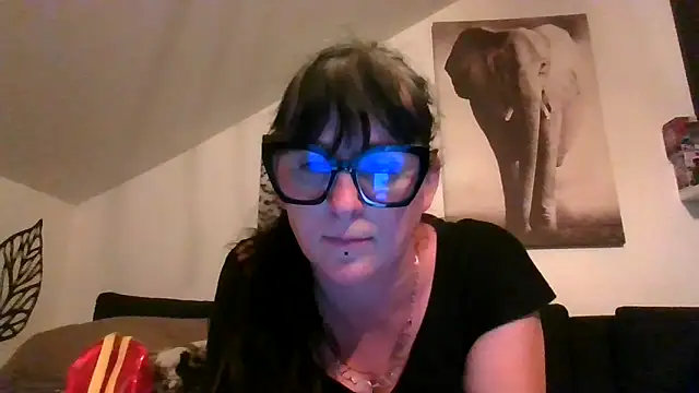 Snapshot of sexujuly88 chatting on 06/15/26, 08:55 sexujuly88 online show from 06/15/26, 08:55
