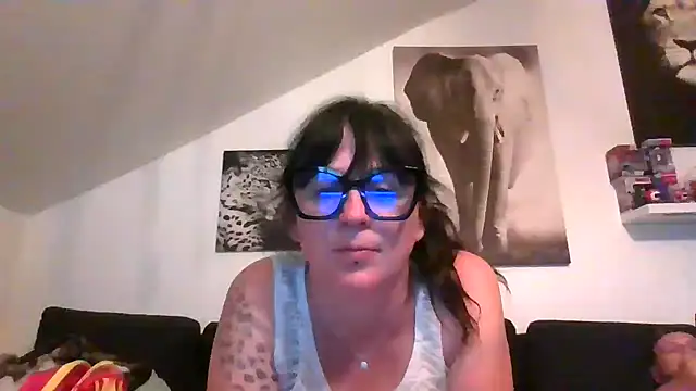 Snapshot of sexujuly88 chatting on 07/12/26, 08:55 sexujuly88 online show from 07/12/26, 08:55