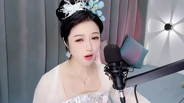 Snapshot of Momo-Wow chatting on 06/15/26, 06:37 Momo-Wow online show from 06/15/26, 06:37