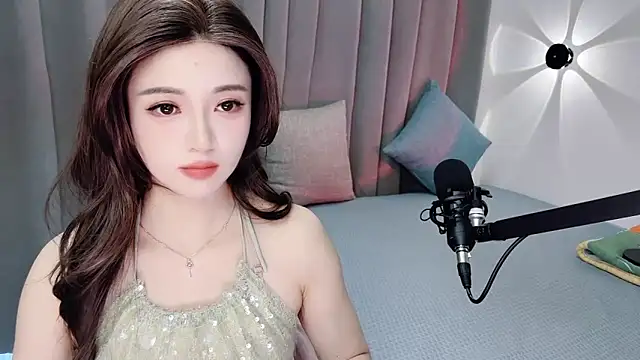 Snapshot of Momo-Wow chatting on 06/16/26, 06:05 Momo-Wow online show from 06/16/26, 06:05