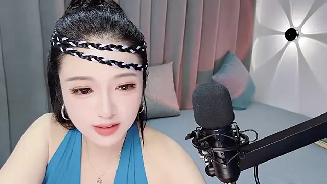 Snapshot of Momo-Wow chatting on 06/22/26, 06:32 Momo-Wow online show from 06/22/26, 06:32