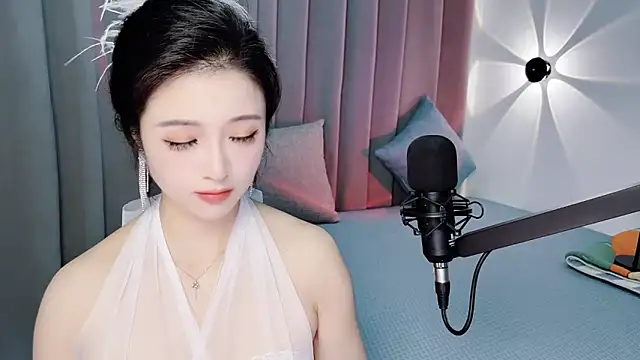 Snapshot of Momo-Wow chatting on 06/23/26, 05:49 Momo-Wow online show from 06/23/26, 05:49