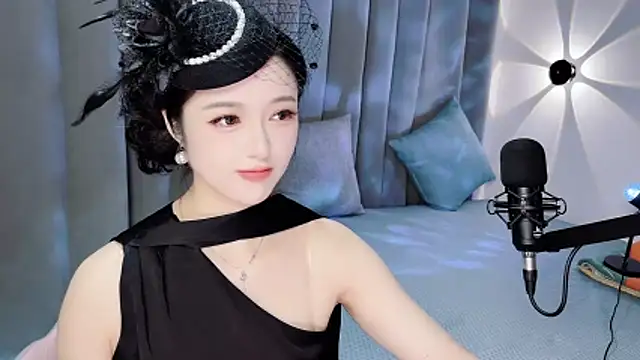 Snapshot of Momo-Wow chatting on 06/25/26, 06:07 Momo-Wow online show from 06/25/26, 06:07