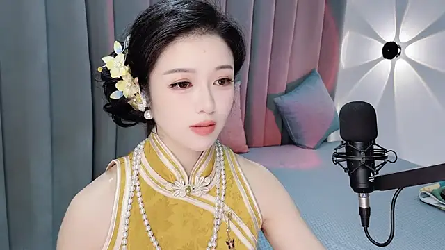 Snapshot of Momo-Wow chatting on 06/26/26, 06:18 Momo-Wow online show from 06/26/26, 06:18