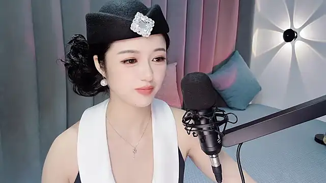 Snapshot of Momo-Wow chatting on 07/07/26, 07:23 Momo-Wow online show from 07/07/26, 07:23