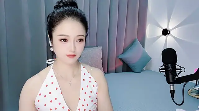 Snapshot of Momo-Wow chatting on 07/13/26, 06:27 Momo-Wow online show from 07/13/26, 06:27