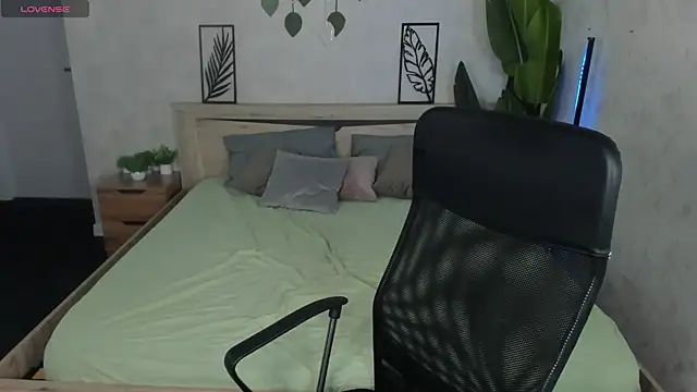 Snapshot of Violeta_Paul chatting on 06/08/26, 01:28 Violeta Paul online show from 06/08/26, 01:28
