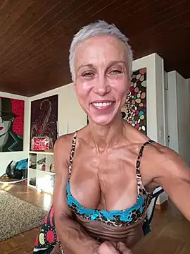 Snapshot of GymQueenCarmen chatting on 07/29/26, 05:27 GymQueenCarmen online show from 07/29/26, 05:27