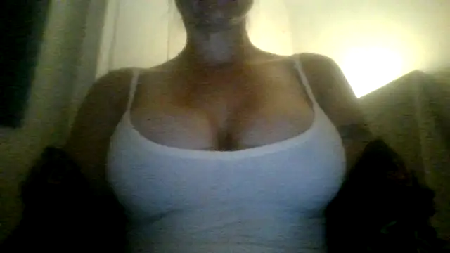 Snapshot of Miacarter1234 chatting on 06/22/26, 08:00 Miacarter1234 online show from 06/22/26, 08:00