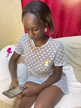 Snapshot of Beauty_Blacck chatting on 06/17/26, 07:26 Beauty Blacck online show from 06/17/26, 07:26