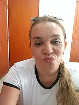 Sara hilton02 online show from 06/14/26, 02:30
