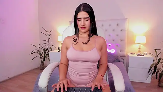 Tiffanny Gomez online show from 06/25/26, 07:18