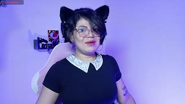 Snapshot of Meow_cat4 chatting on 06/17/26, 11:23 Meow cat4 online show from 06/17/26, 11:23