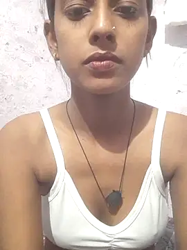 Snapshot of Saloni-Tyagi chatting on 06/22/26, 11:07 Saloni-Tyagi online show from 06/22/26, 11:07