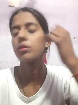 Snapshot of Saloni-Tyagi chatting on 06/26/26, 01:43 Saloni-Tyagi online show from 06/26/26, 01:43