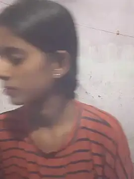 Snapshot of Saloni-Tyagi chatting on 06/28/26, 03:40 Saloni-Tyagi online show from 06/28/26, 03:40