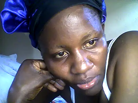 Snapshot of Angelbee_ chatting on 06/17/26, 04:15 Angelbee online show from 06/17/26, 04:15