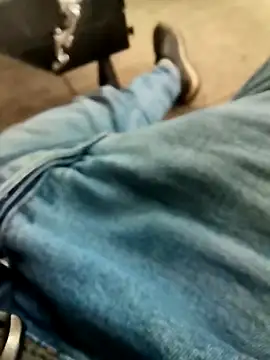 Snapshot of Singlemaleforcouples chatting on 12/20/24, 11:21 Singlemaleforcouples online show from 12/20/24, 11:21