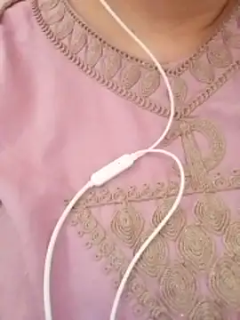 MayaxHott online show from 06/09/26, 10:49