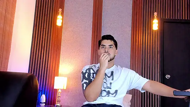 Snapshot of luciano_vitale chatting on 07/18/26, 12:09 luciano vitale online show from 07/18/26, 12:09
