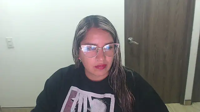 Snapshot of camivilla393140 chatting on 07/15/26, 03:01 camivilla393140 online show from 07/15/26, 03:01
