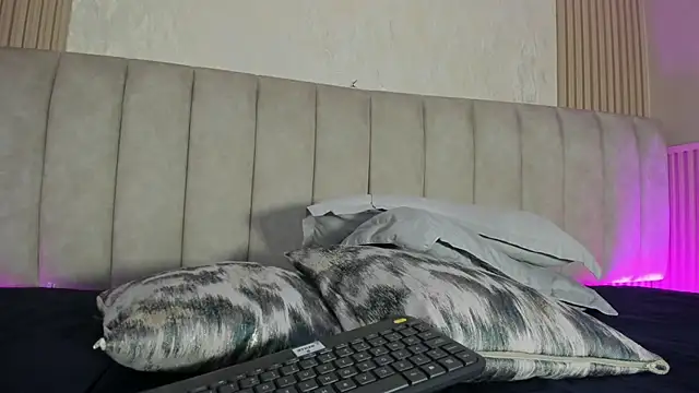julimonroe  online show from 07/10/26, 01:21