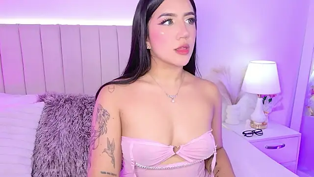ChloeHall  online show from 06/06/26, 03:00