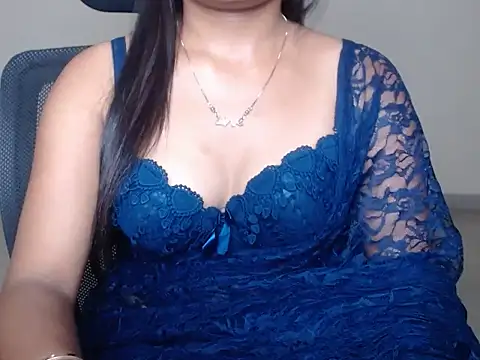 Snapshot of Elle_lala chatting on 06/29/26, 10:15 Elle lala online show from 06/29/26, 10:15
