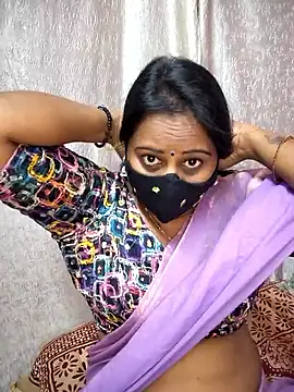 Snapshot of Nithya_ chatting on 06/16/26, 11:24 Nithya online show from 06/16/26, 11:24
