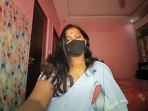 Snapshot of Meenakshy chatting on 07/11/26, 03:59 Meenakshy online show from 07/11/26, 03:59