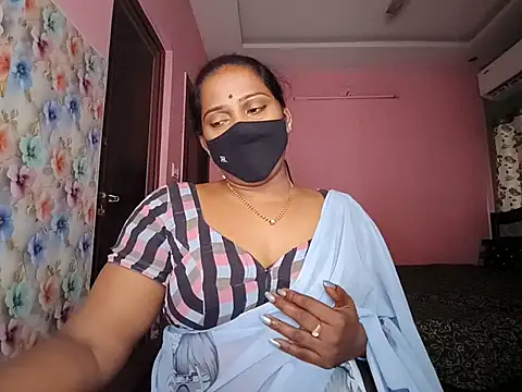 Snapshot of Meenakshy chatting on 07/17/26, 07:15 Meenakshy online show from 07/17/26, 07:15