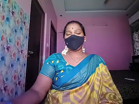 Snapshot of Meenakshy chatting on 07/21/26, 06:05 Meenakshy online show from 07/21/26, 06:05