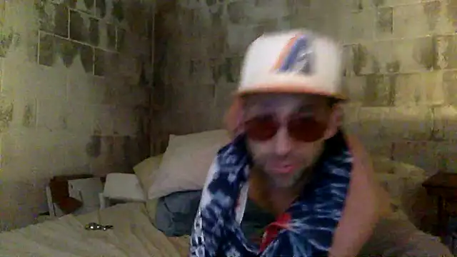 Snapshot of thierrybae chatting on 06/15/26, 03:25 thierrybae online show from 06/15/26, 03:25