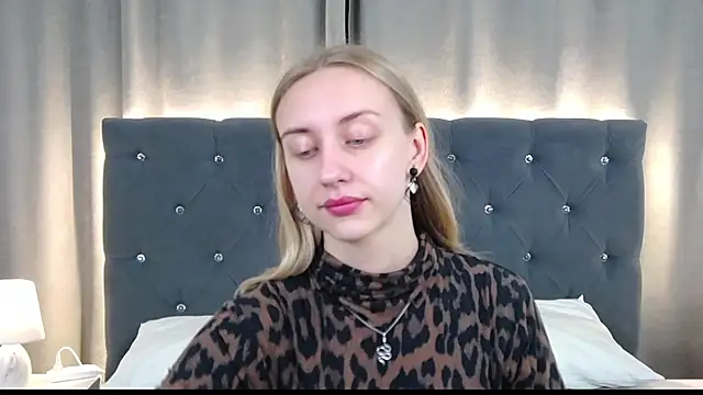 Snapshot of LirienVexx chatting on 07/18/26, 03:54 LirienVexx online show from 07/18/26, 03:54
