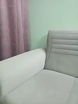 Snapshot of Yours_Stepmom chatting on 07/19/26, 05:05 Yours Stepmom online show from 07/19/26, 05:05