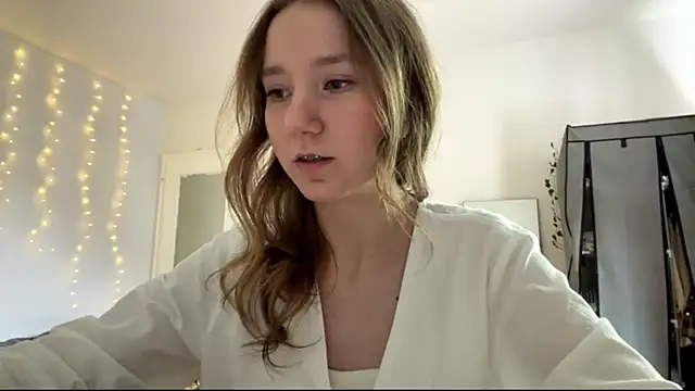 Snapshot of smalllisa chatting on 06/13/26, 04:16 smalllisa online show from 06/13/26, 04:16