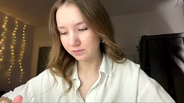 Snapshot of smalllisa chatting on 06/19/26, 06:12 smalllisa online show from 06/19/26, 06:12
