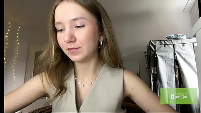 Snapshot of smalllisa chatting on 07/18/26, 04:44 smalllisa online show from 07/18/26, 04:44
