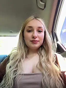 Snapshot of Polly_Pop chatting on 06/19/26, 12:42 Polly Pop online show from 06/19/26, 12:42