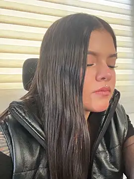 Snapshot of Camila_Duarte_2 chatting on 06/19/26, 04:00 Camila Duarte 2 online show from 06/19/26, 04:00