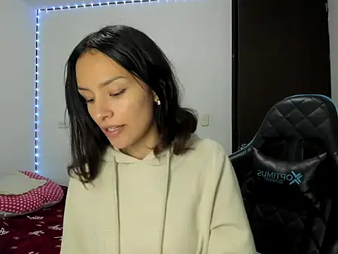 Snapshot of Megan_blue__ chatting on 06/09/26, 10:21 Megan blue online show from 06/09/26, 10:21